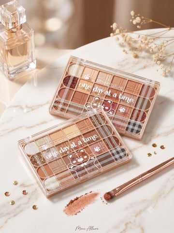 Mocallure One Day at a Time Glamorous Eyeshadow Highlight Palette